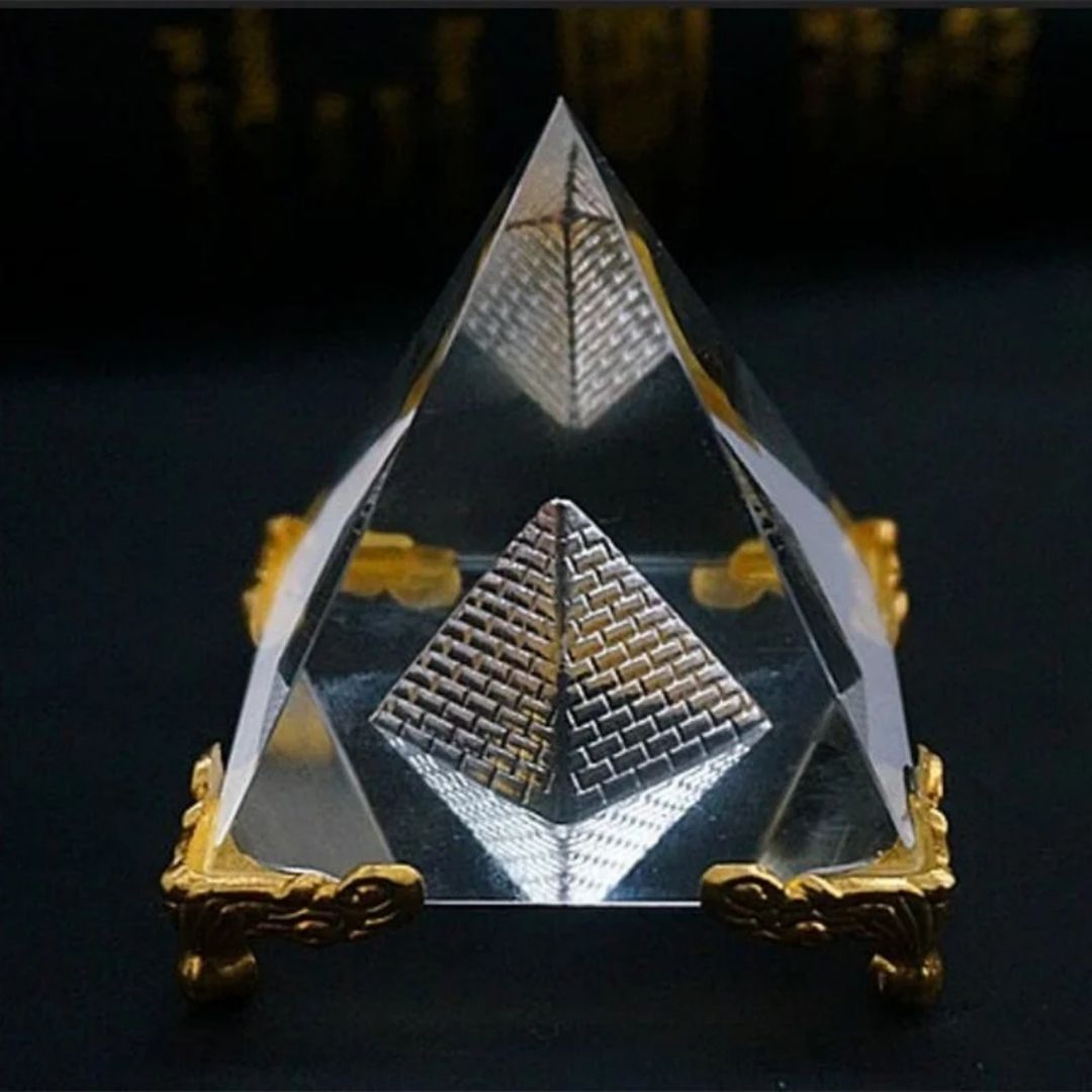 風水 インテリア | 黄金台座のオルゴナイト・ピラミッド 4.5cm | 浄化・癒しのインテリア置物