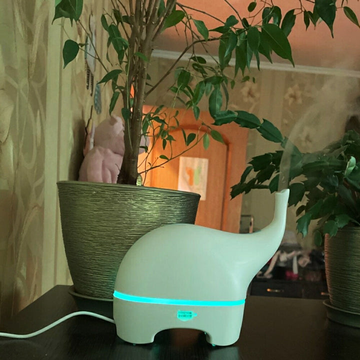 インテリア グッズ | ゾウ型アロマLED加湿器 - ホワイト、リビング・寝室用