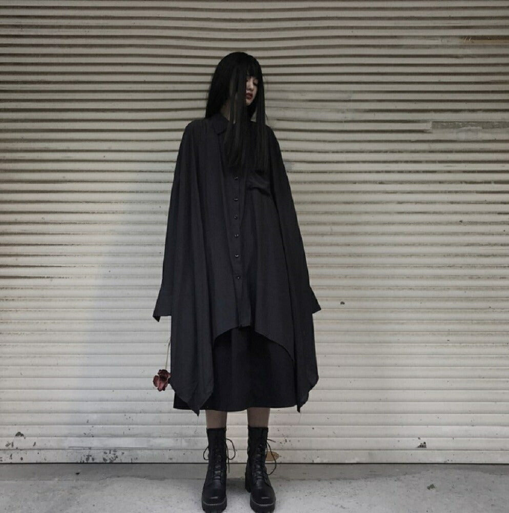 シャツ 女性 | ブラック フレア ロングシャツ - ゆったりフィット、モード系フェミニン