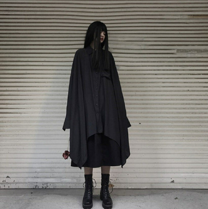 シャツ 女性 | ブラック フレア ロングシャツ - ゆったりフィット、モード系フェミニン