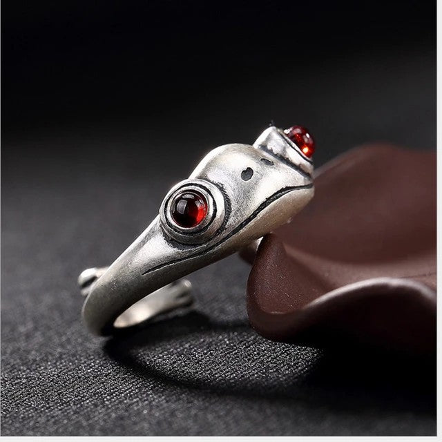 リング | 純銀製カエルリング フリーサイズ・レッドアイデザイン【メンズ・レディース兼用】