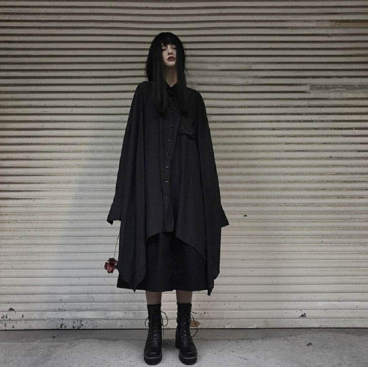 シャツ 女性 | ブラック フレア ロングシャツ - ゆったりフィット、モード系フェミニン