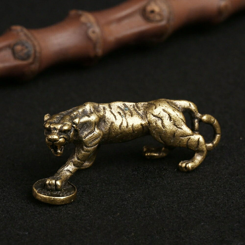 風水 インテリア | 開運風水 虎の置物 古銭踏みつけデザイン