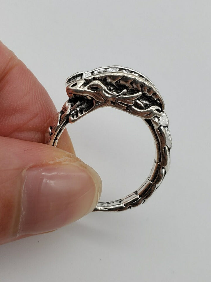 リング | ウロボロス スネークリング シルバーカラー燻し風仕上げ