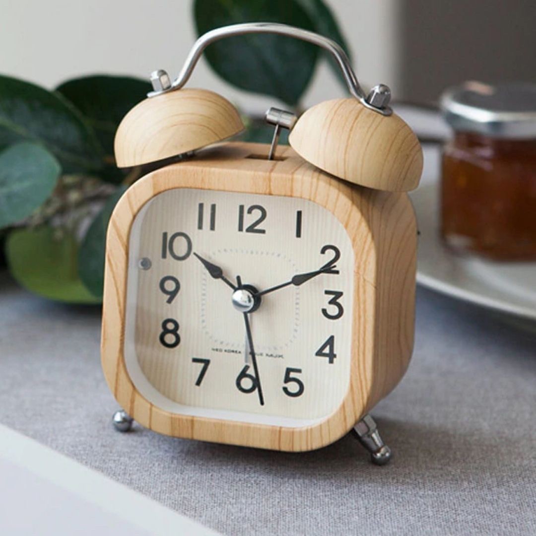 インテリア雑貨 その他 | 木目調デザイン アナログアラーム置き時計 - ナイトライト付き