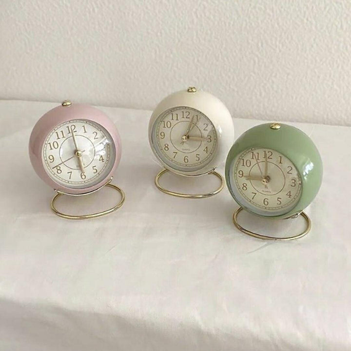 インテリア雑貨 その他 | レトロデザイン目覚まし時計 - ゴールド台座・選べる4カラー
