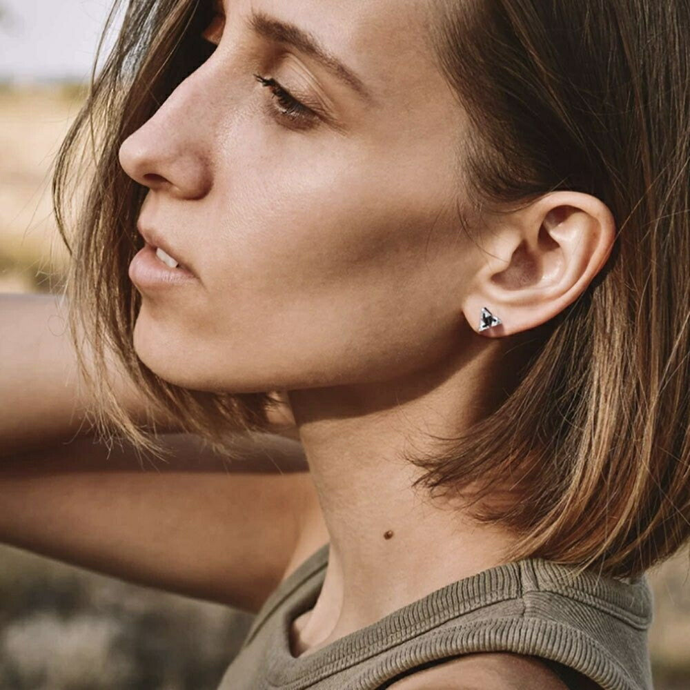 ピアス イヤーカフ | シルバーorブラック三角ジルコニアピアス 両耳用【男女兼用・HIPHOP】