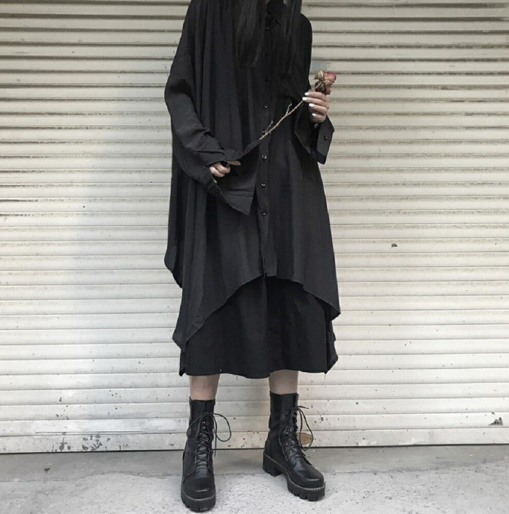 シャツ 女性 | ブラック フレア ロングシャツ - ゆったりフィット、モード系フェミニン